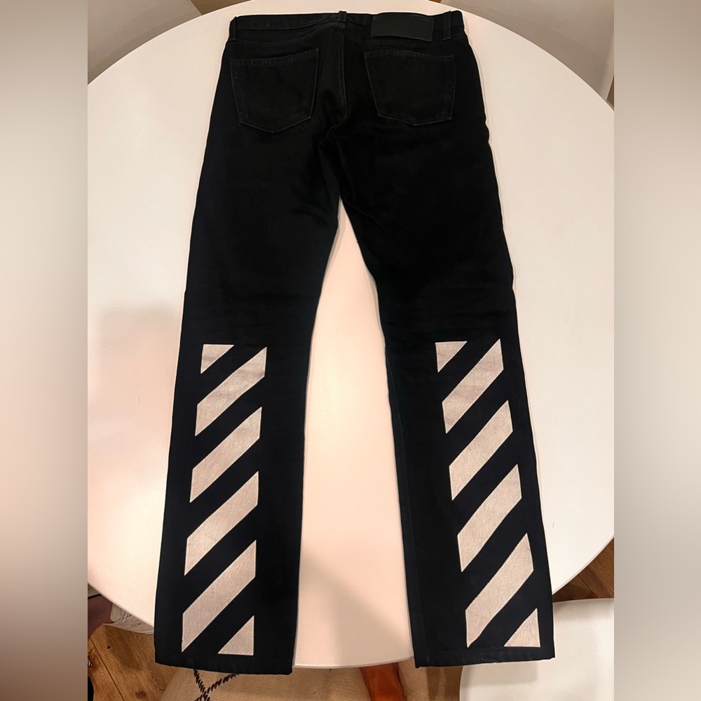 Lightly worn, coolest jeans. Authentication tag attached.